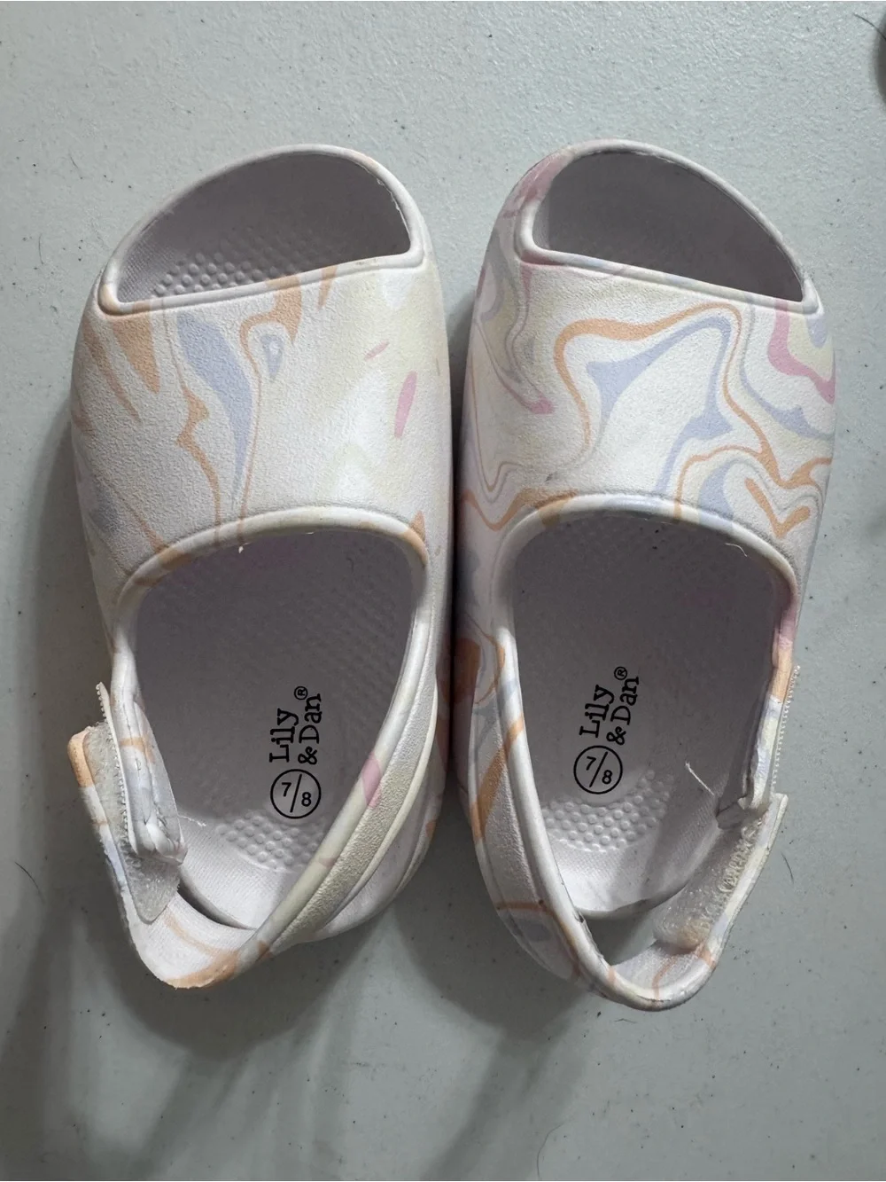 Lily & Dan Kids' Pastel Marble Slide Sandals - White